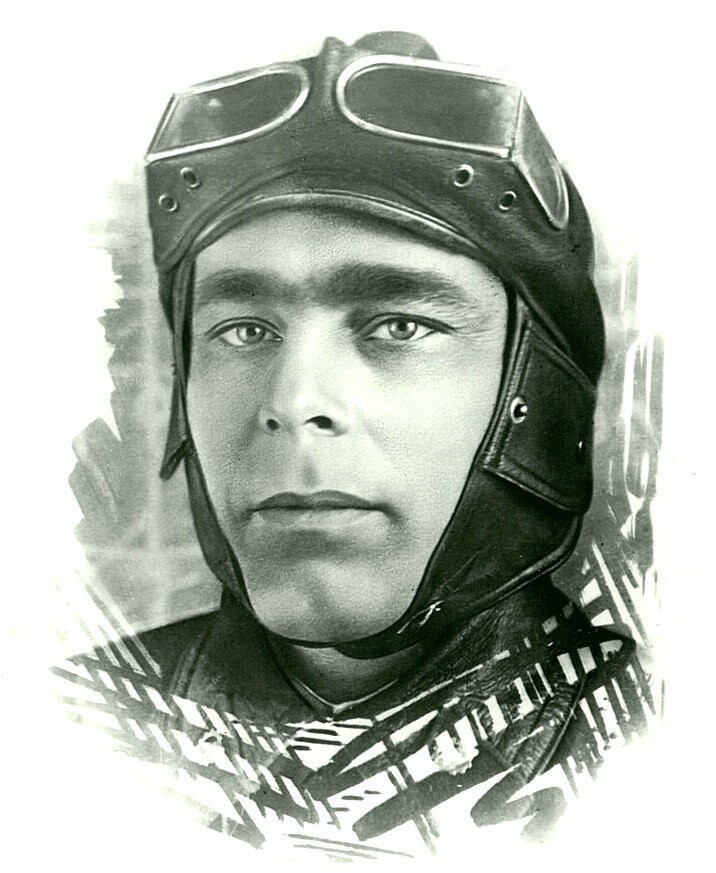 Л. И. Брежнев — курсант Забайкальской бронетанковой школы (1936)