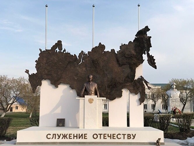 В Курганской области открыли памятник Путину без Путина