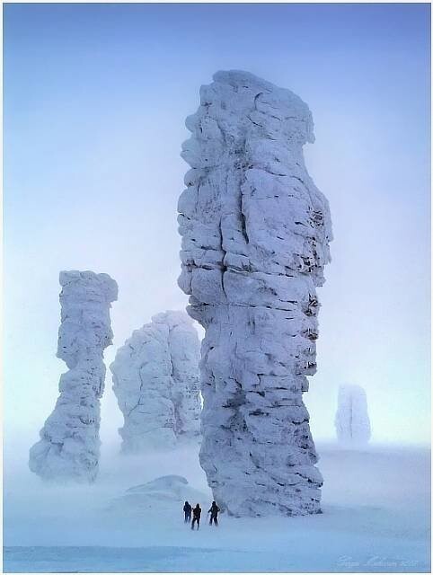 Столбы выветривания на плато Маньпупунёр — Россия