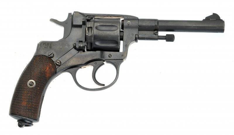 3. 3-линейный револьвер системы Наган обр. 1895 года