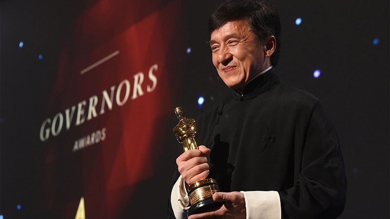 12 ноября 2016 года Джеки Чану вручили самую престижную голливудскую премию - оскар за выдающийся вклад в кинематограф.