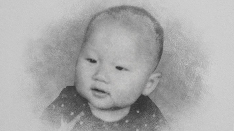 При рождении Джеки получил имя Чан Кон Сан, что означает Чан родившийся в Гонконге. Чан Кон Сан появился на свет 7 апреля 1954 года. Новорождённый весил почти 5,5 кг, за что родители прозвали его «Пао-Пао» - «пушечное ядро».