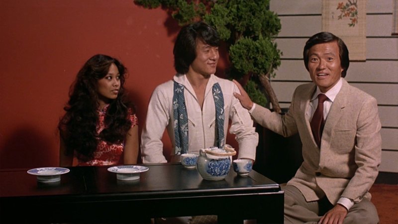 По завершению «Драки в Бэттл Крик» Джеки играет роль японского гонщика в фильме «Гонки «Пушечное ядро»». В Америке фильм имел кассовый успех. В отличие от азиатского рынка, где картина провалилась.