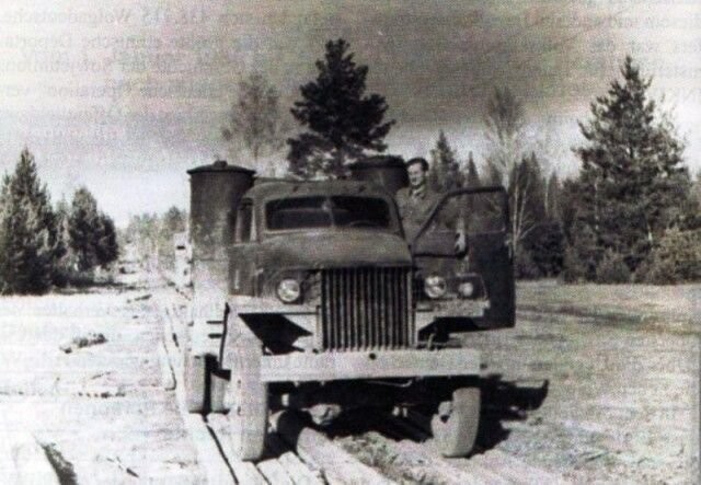 Грузовой автомобиль Studebaker US6, оснащённый газогенераторной установкой; Краснотурьинск; 1944-й год
