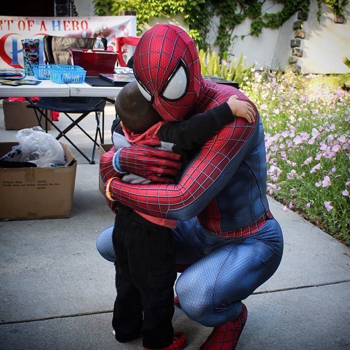 Он продал машину, чтобы купить свой первый костюм Человека-паука за 1400 долларов