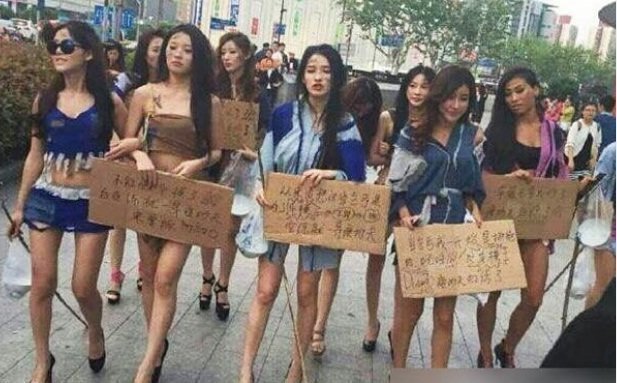 В Китае откровенно одевающихся женщин обвинили в домогательствах к мужчинам