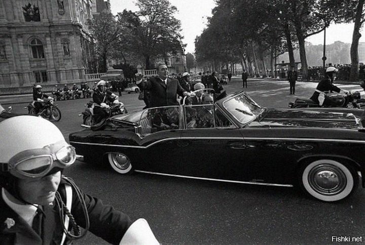 Дорогой Леонид Ильич Брежнев покидает Отель–де–Виль, 29 октября 1971 года, Париж