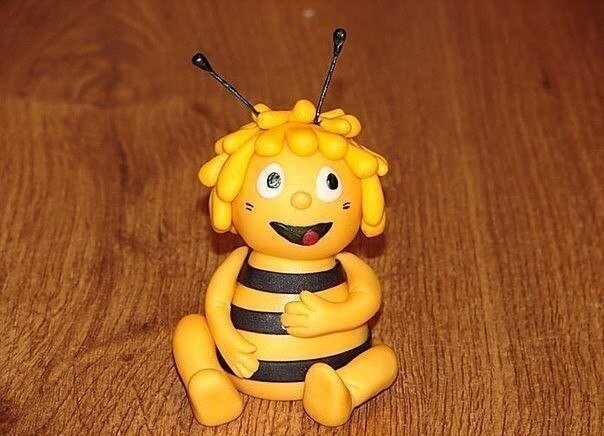 Пчелка из полимерной глины
