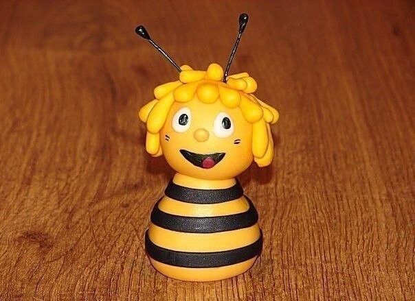 Пчелка из полимерной глины