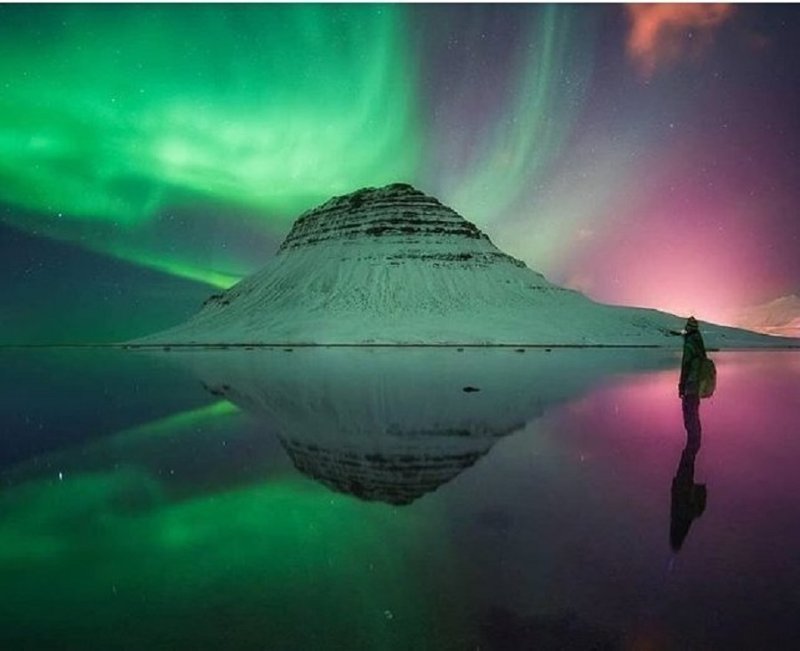 На первом месте находится прекрасная страна - Исландия. Именно оттуда фотографии набирают больше всего лайков.