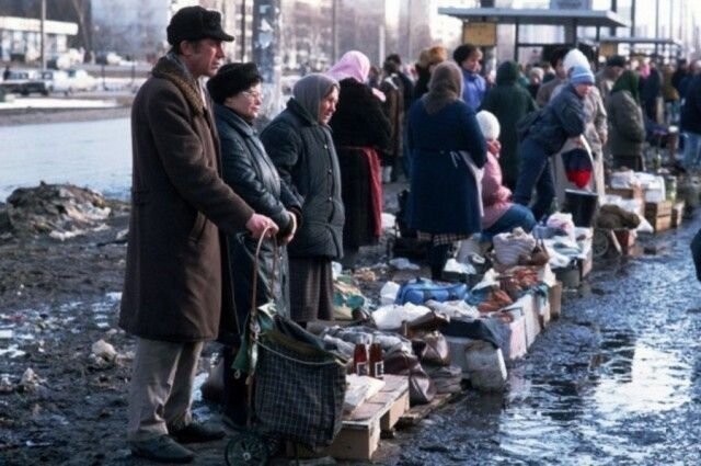 А ведь тротуары местами и сейчас особо не поменялись, не правда ли?