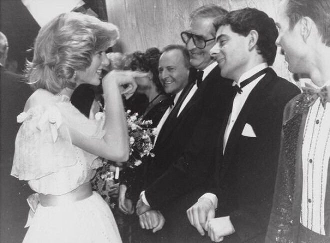 «Неужели это ты?!» — принцесса Диана обрадовалась актеру Роуэну Аткинсону, известному всем как мистер Бин, 1984 год.