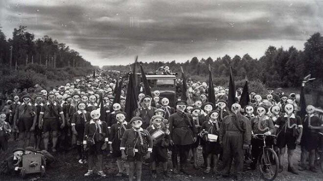 «Оборона пионеров», Ленинград, 1937 год (фотограф: В. Булла).
