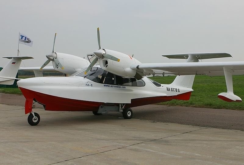 ЛА-8 — Восьмиместный самолёт-амфибия.
