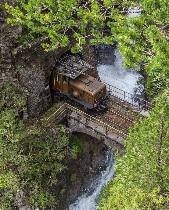 Железнодорожное полотно в Швейцарии