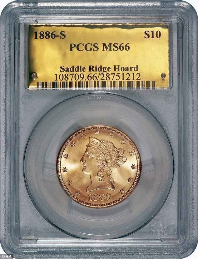 Одна из монет клада - золотая монета 10$ 