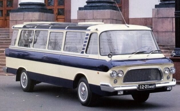 ЗИЛ-118 "Юность". Автобус "Юность" разработали в начале 1960-х на базе представительского лимузина ЗИЛ-111. 