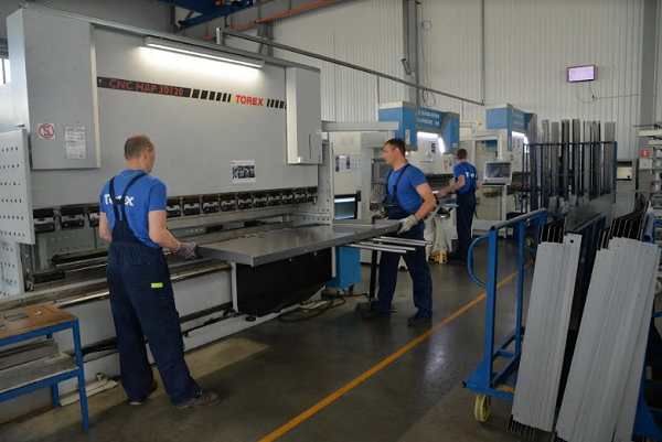 37. Новое оборудование запущено на заводе по выпуску стальных дверей в Саратовской области