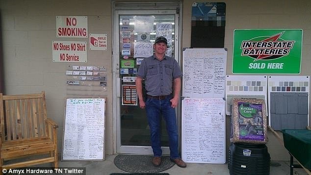 Владелец магазина в Теннесси разместил табличку "Геям вход воспрещен"