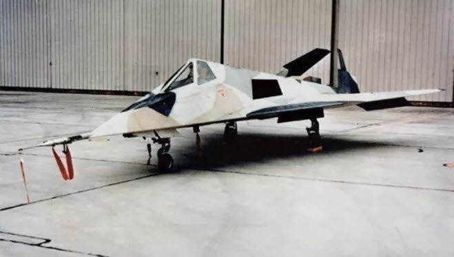 Один из двух демонстрантов стелс-технологий «Синий». Эти прототипы 1970-х годов вдохновили F-117 Nighthawk.