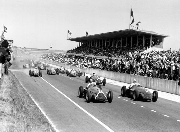 11. Первые авто, участвовавшие в Формуле-1 в 1950 году, и гоночная машина сейчас