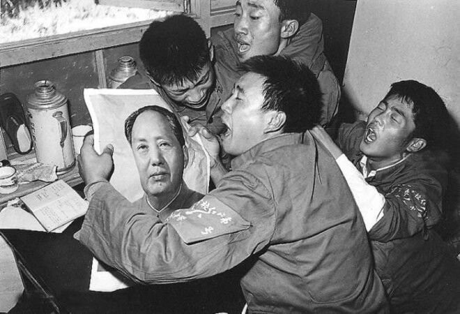 После объявления о смерти Мао Цзэдуна, Китай, 1976 год
