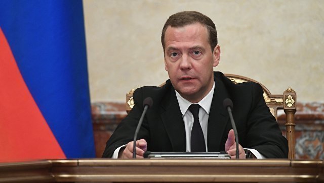 Медведев объявил о повышении пенсионного возраста‍