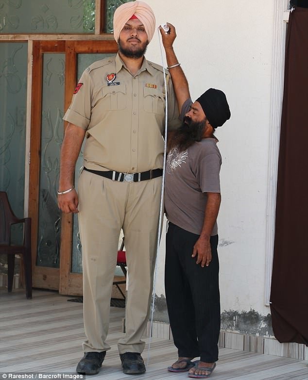 У закона длинные не только руки, но и ноги! Знакомьтесь - индийский дорожный полицейский Джагдеп Сингх.