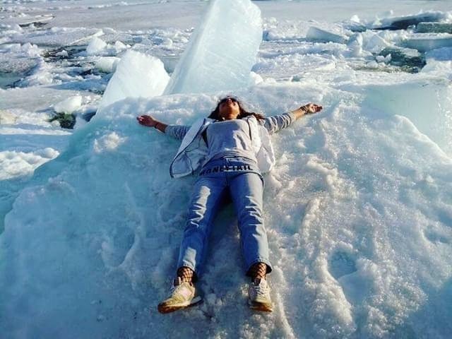 Главное, чтобы загар лег правильно: жители Крайнего Севера делятся своими фото на фоне льдин