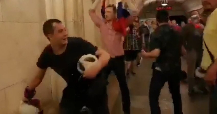 дебош фанатов на улицах