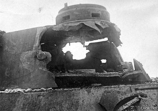 Попадание снаряда ИСУ -152 в башню "Пантеры"