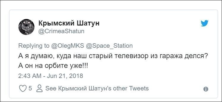 Российский космонавт снял на видео пролетающий мимо МКС спутник
