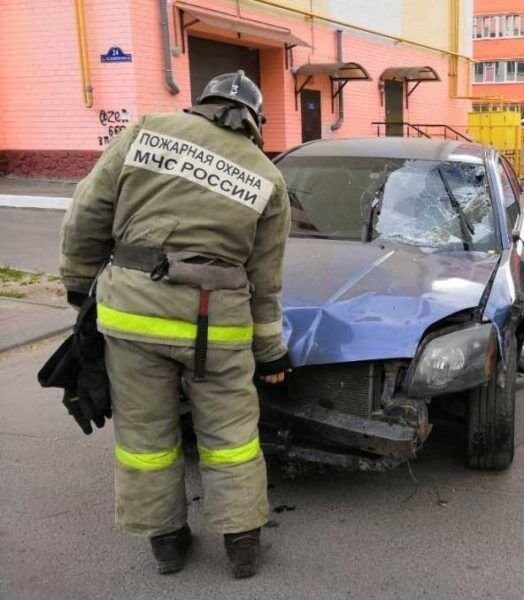 Авария дня. Пьяный водитель сбил пешехода и протаранил автомобиль в Калуге