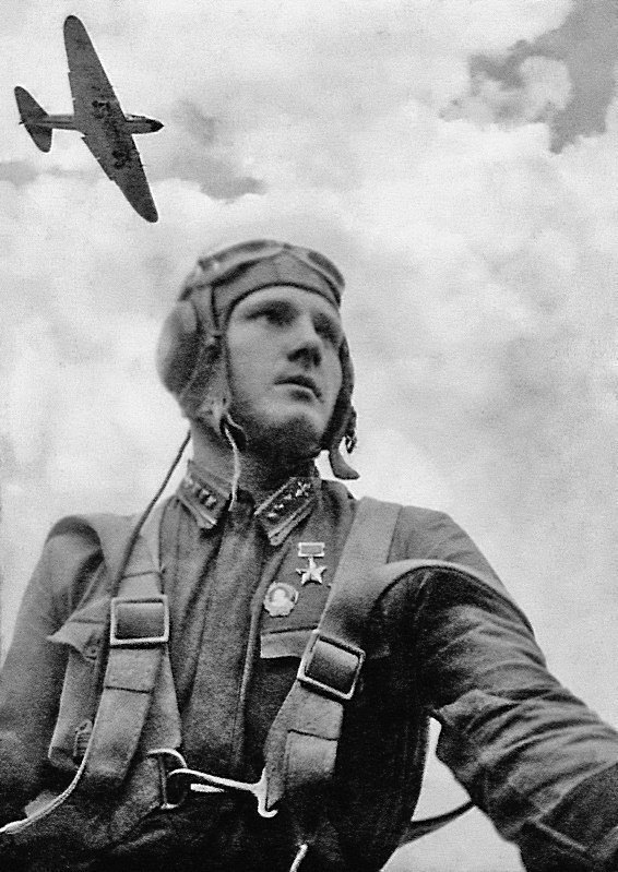 Герой Советского Союза старший лейтенант Михаил Петрович Галкин (12.02.1917 – 21.07.1942).