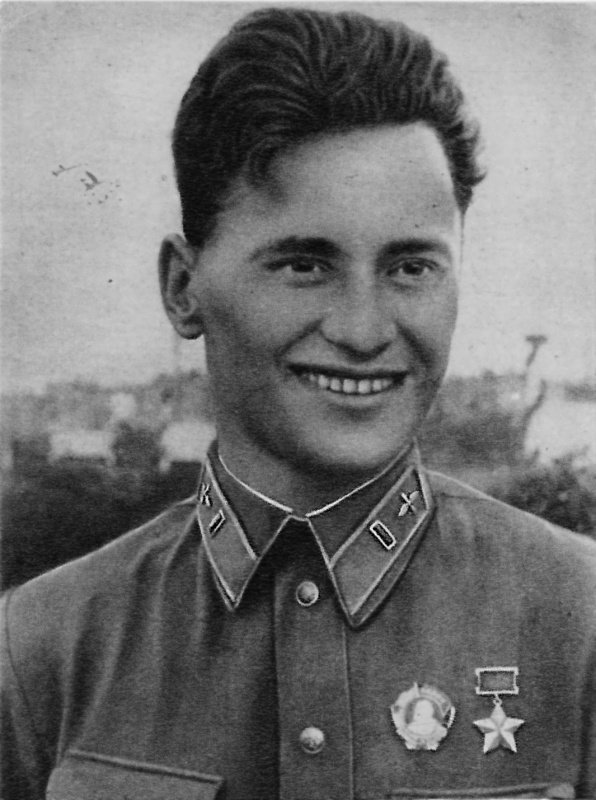 Герой Советского Союза капитан Алексей Николаевич Катрич (1917 — 2004).