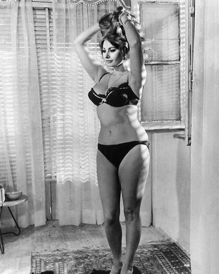 1. Софи Лорен, 1965 г.: "Я предпочитаю есть пасту и пить вино, а не носить нулевой размер"