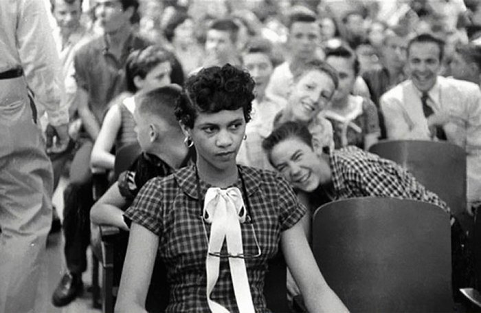 19. Дороти Каунтс - первая чернокожая девушка, посещающая школу для белых в США