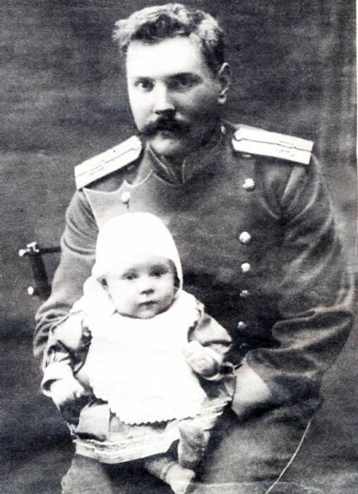 Михаил Поспелов с дочерью.
