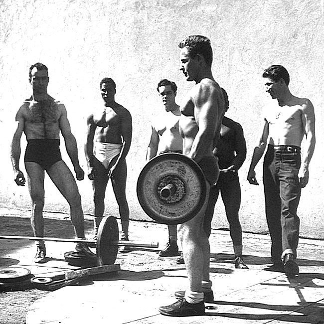 Тяжелая атлетика в тюремном дворе. 1947 год, США