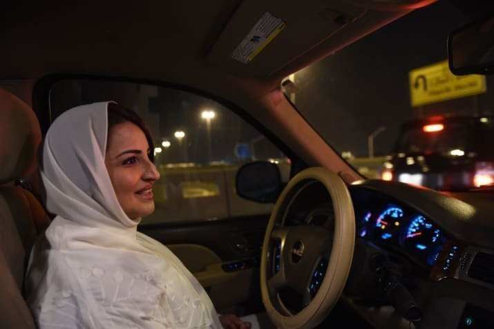Самар Альмогрен впервые выехала на улицы Эль-Рияда за рулем своей машины сразу после наступления полуночи, 24 июня, когда был отменен закон, запрещающий женщинам вождение