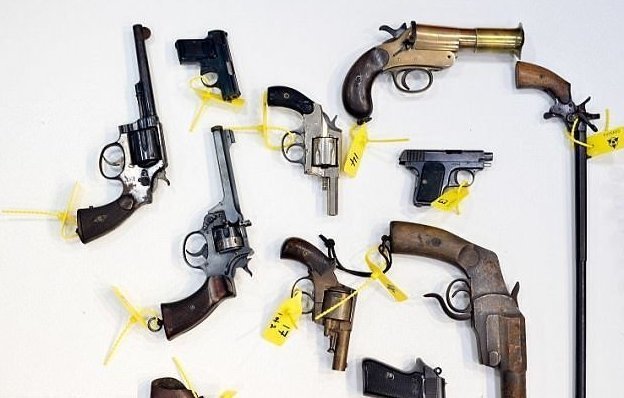 Более 100 единиц огнестрельного оружия были переданы полиции графства Уэст-Мидлендс