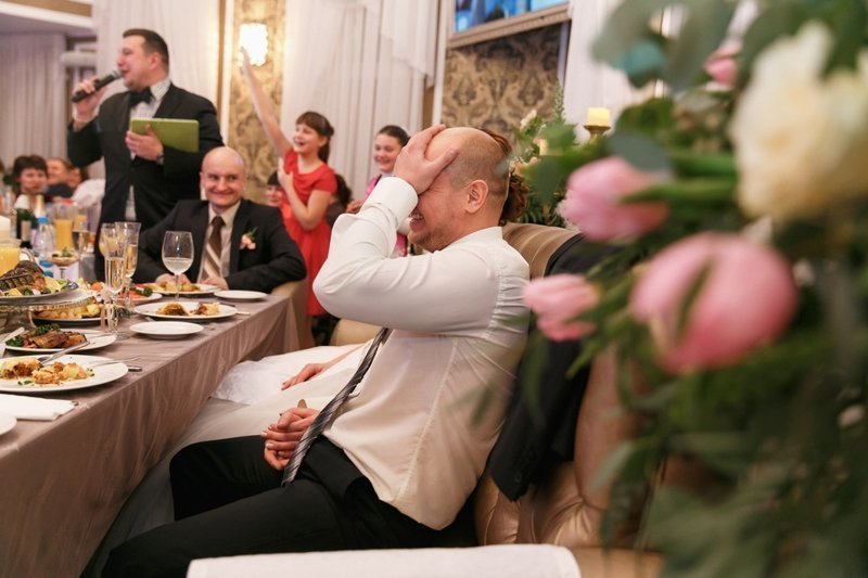 «Вселенная содрогалась. В зал, гремя брильянтами, вошли представители пенсионного фонда…»