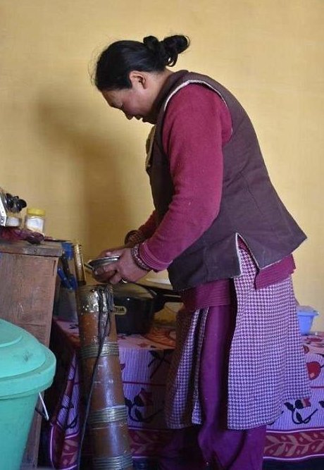 Жизнь вне цивилизации: жители деревни в Гималаях пользуются электричеством 3 часа в день