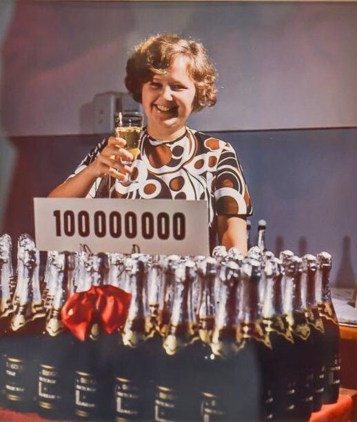 Выпущена 100 миллионная бутылка Советского шампанского