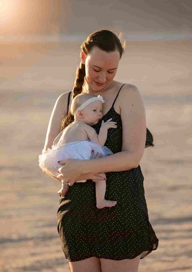 Тонни Джексон не сразу смогла дать своей дочери грудное молоко, поскольку малышка родилась с заболеванием сердца и расщелиной неба