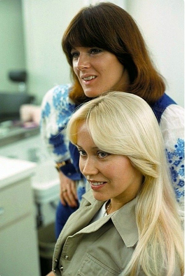 Агнета Осе Фэльтског и Фрида Лингстад ​​из ABBA за кулисами в Saturday Night Live, 1979