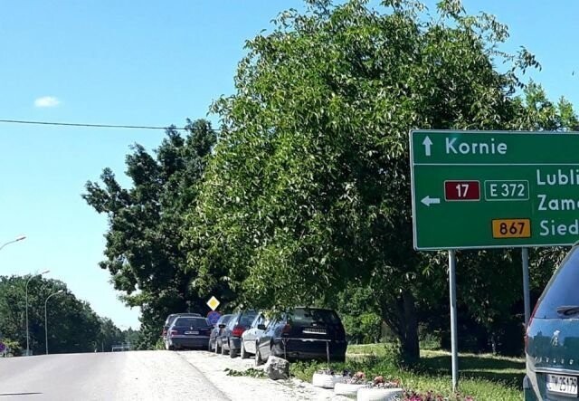 Польское село превратилось в свалку брошенных автомобилей