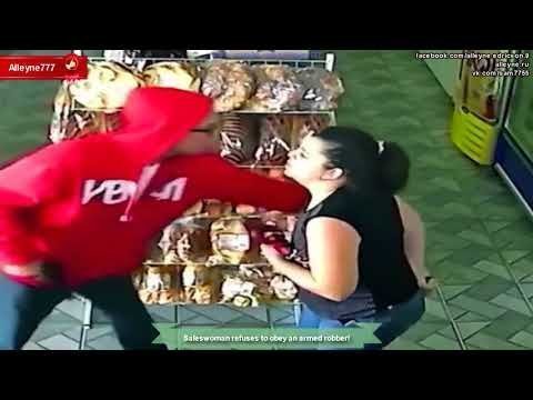 Стойкая бразильская продавщица отказывается подчиняться вооруженному грабителю! 