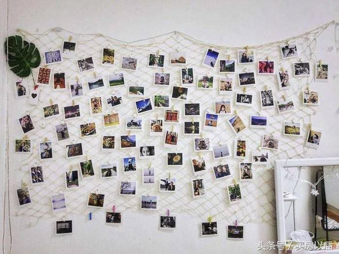 Одну из стен она украсила сетью с прикреплёнными к ней фотографиями