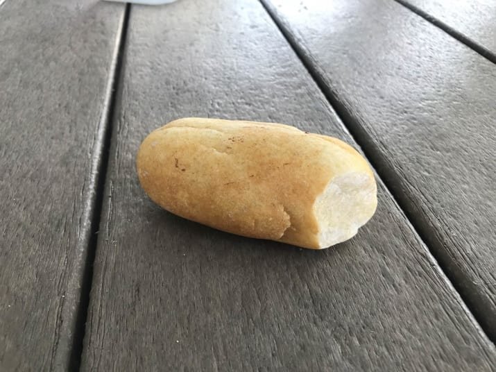 Это не хлеб, а обычный камень, даже не обработанный